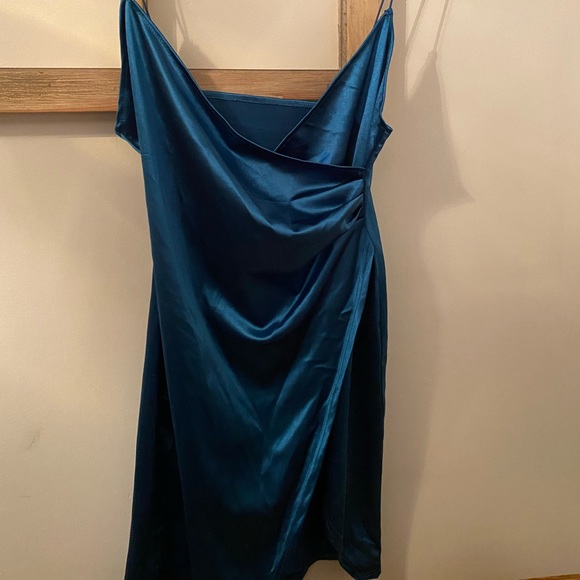Blue satin dress - Picture 1 of 4
